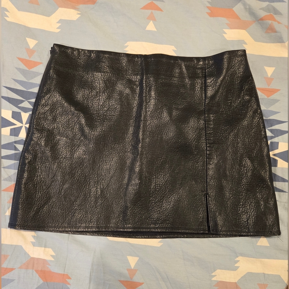 Old Navy Black Faux Leather Mini Skirt Size XL